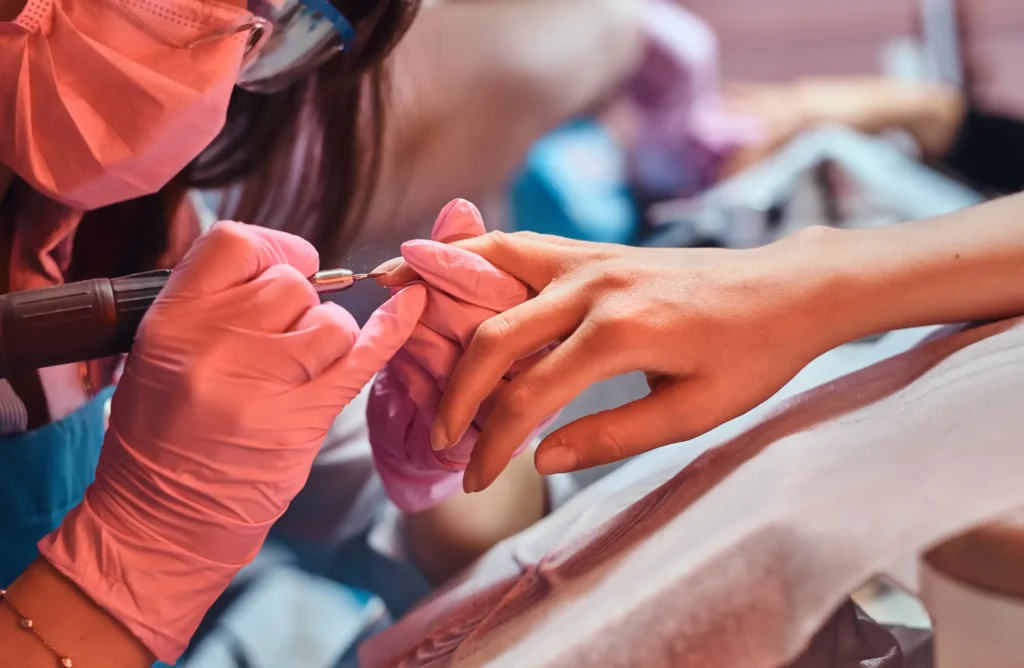 Enlever les Faux Ongles